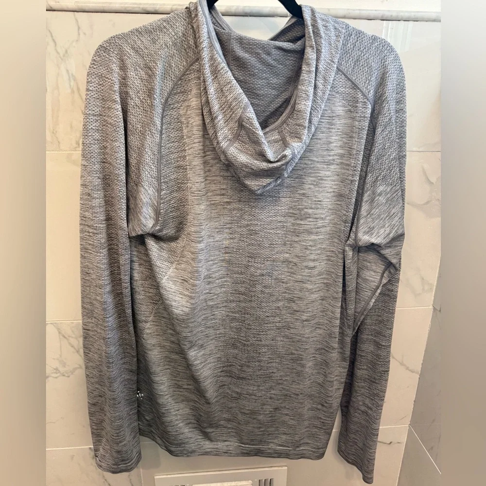Lululemon Metal Vent Tech Heathered Grey Hoodie - Picture 4 of 4